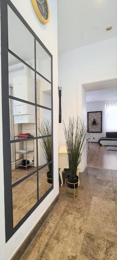 Wiener Buddha Style Flat With Inner Garden- Maerzstrasse City Apartments Vienna Exterior photo